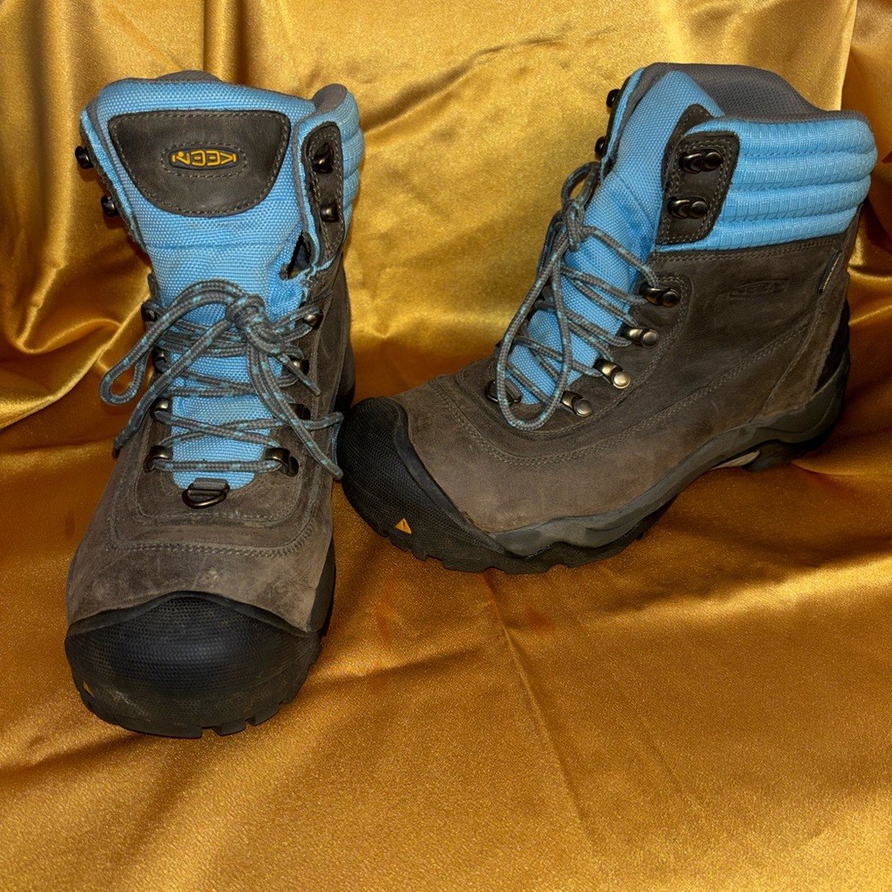 Keen Women's Blue and Brown Winter Boots